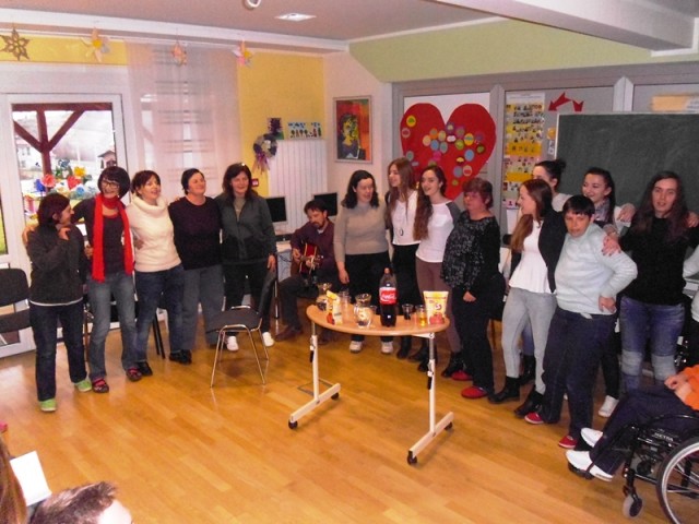 Zbor mladih "Santo" posjetio Udrugu Srce